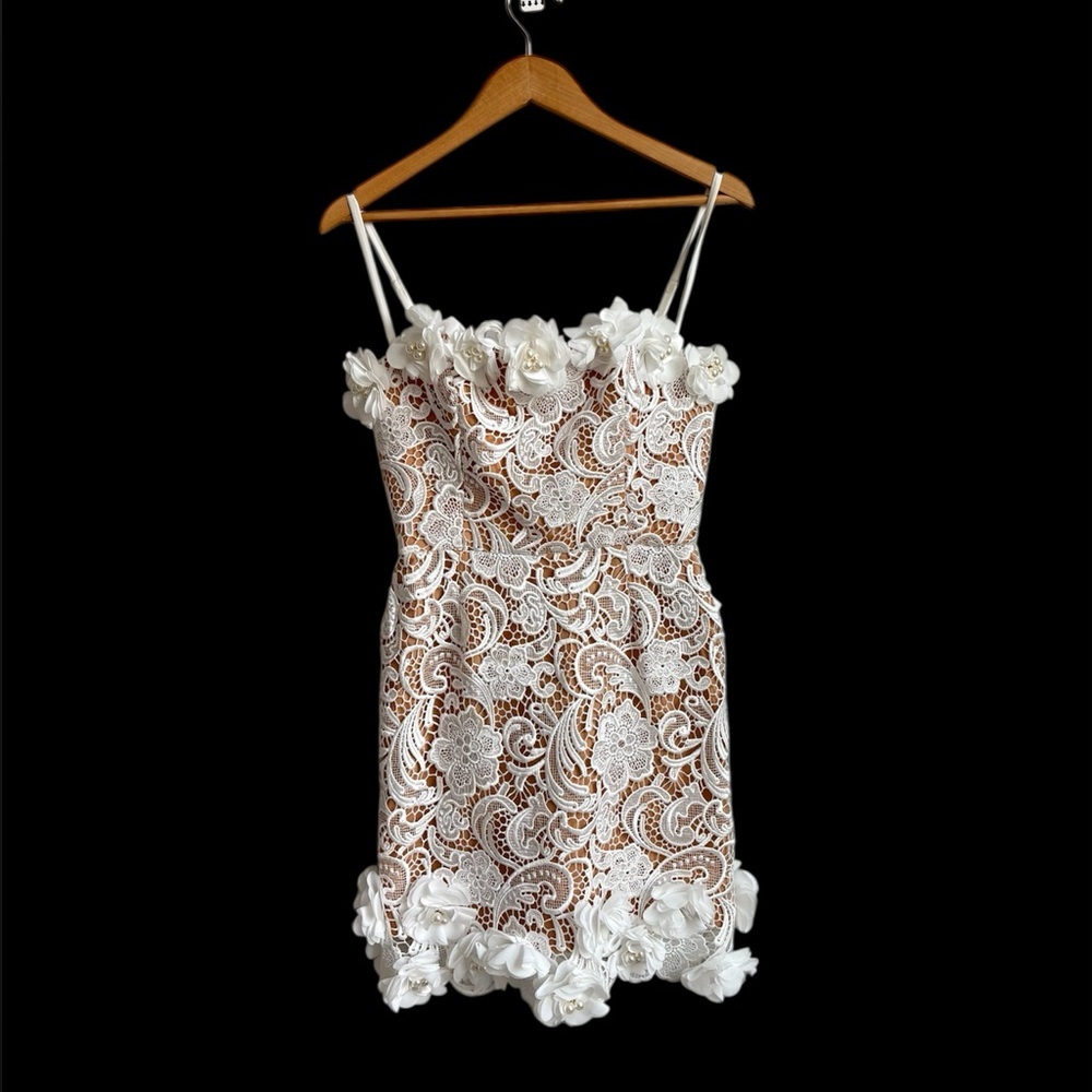 HELSI Women's White Quinn Lace Mini Dress Size SMALL - Picture 8 of 15
